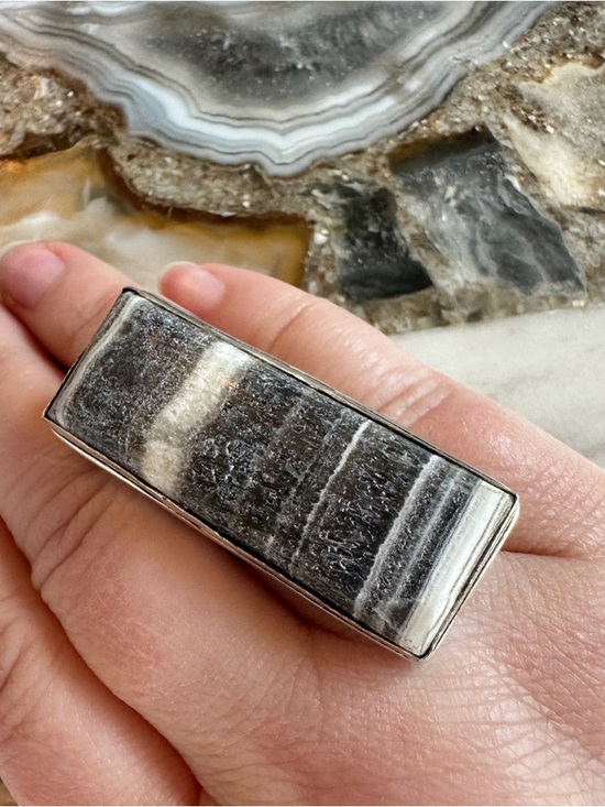 2519 Stunning Silver and Black Zebra Calcite Stone Statement Ring - Picture 3 of 6
